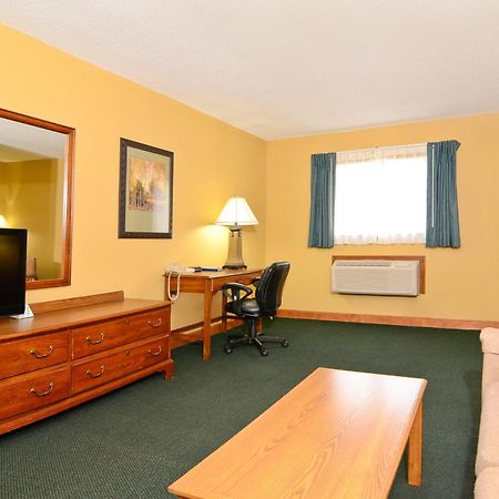 Americas Best Value Inn Iola Quarto foto