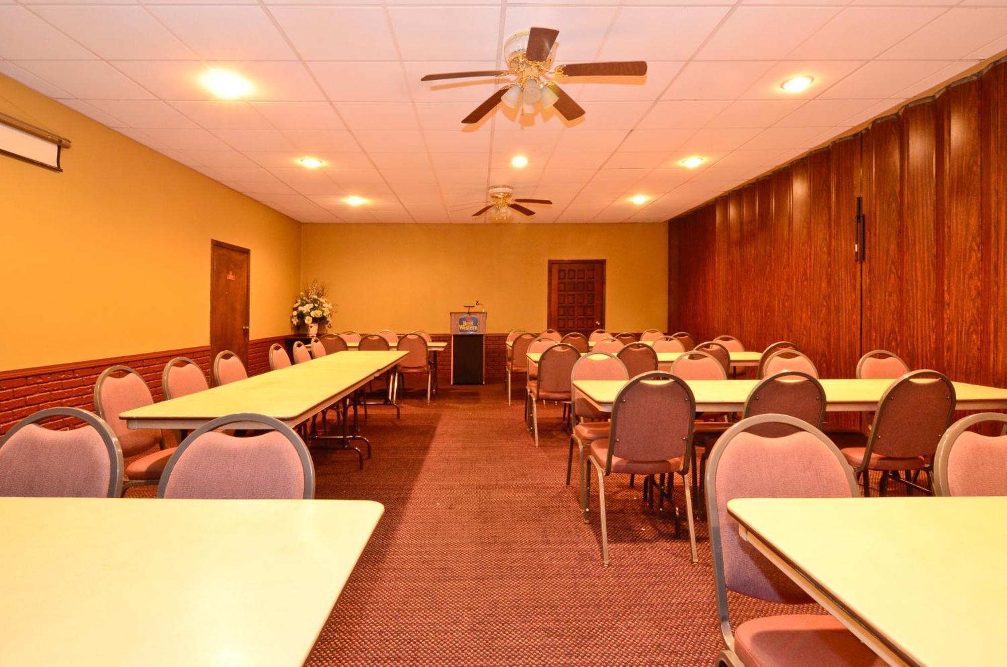 Americas Best Value Inn Iola Negócio foto