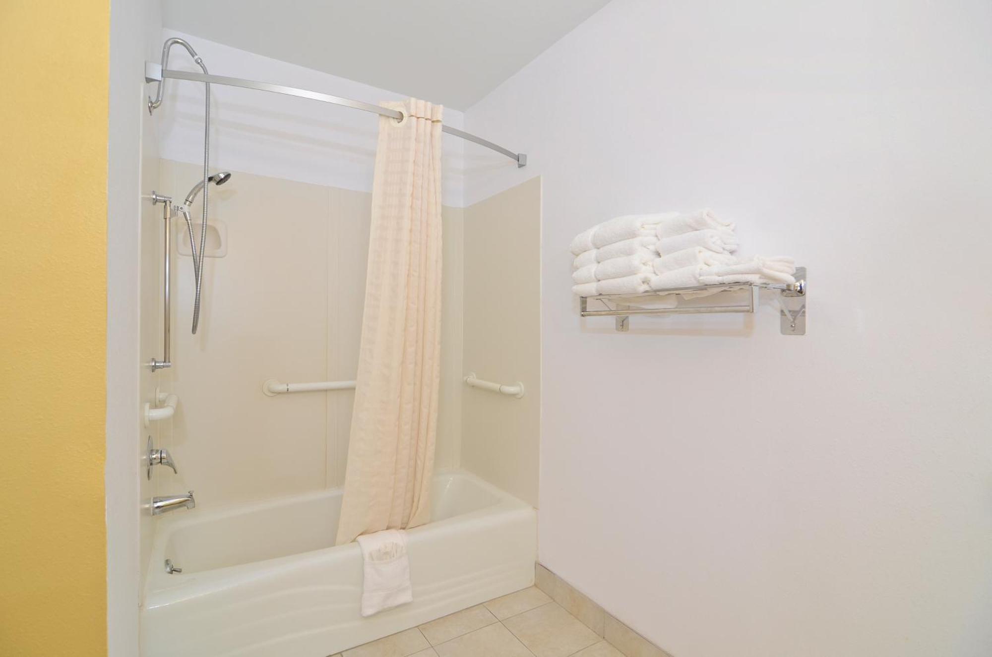 Americas Best Value Inn Iola Quarto foto